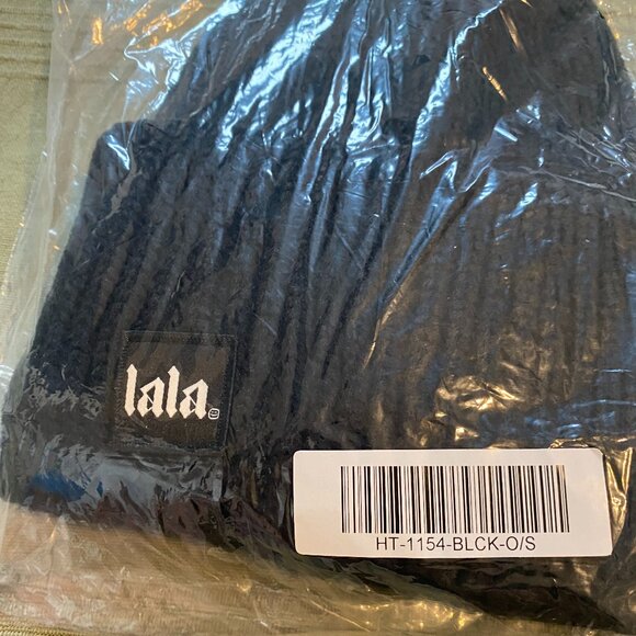 Grunge Chic Label Beanie in Black - Picture 3 of 3